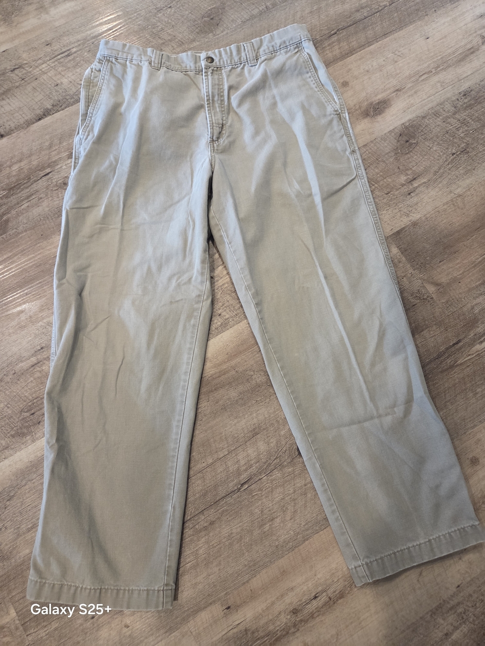 Columbia Men's Khaki Pants, Size 34 Waist, In Excellent Condition